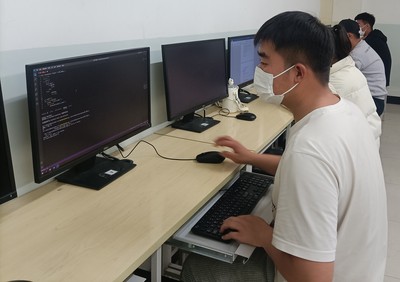 電子與信息工程學(xué)院成功舉辦網(wǎng)絡(luò)信息技術(shù)開發(fā)技能競(jìng)賽